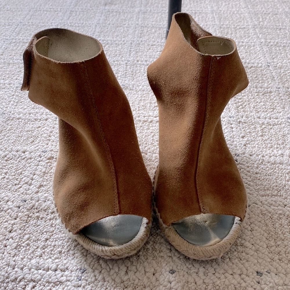 Super comfy wedge sandals